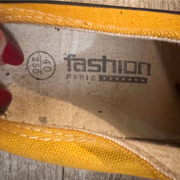 Yellow converse style slip on sneakers - Picture 5 of 7